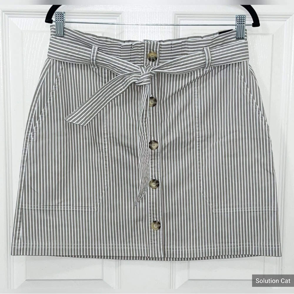 Abercrombie cream and beige striped skirt. New with tag!